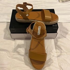 Saks fifth Avenue, Liz Leather Espadrille Sandals, size 9 1/2m new